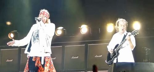 Videó: Felvételek az AC/DC és Axl Rose közös manchesteri koncertjéről