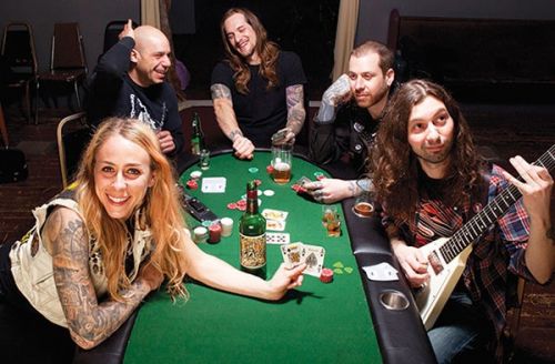 Dal-premier a harmadik LADY BEAST albumról