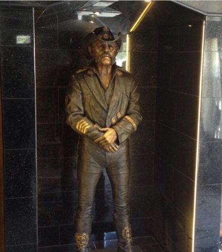Félórás összefoglaló a hivatalos Lemmy-szobor bemutatójáról
