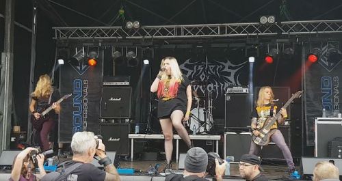 SISTERS OF SUFFOCATION - a Stonehenge fesztiválon lépett fel a holland death metalista lánycsapat (videó)