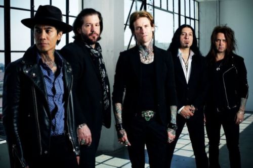 Élőben is bemutatta új felállását a BUCKCHERRY (videó)