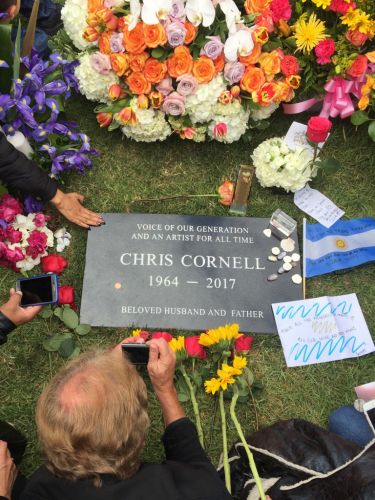 Soundgarden, Metallica, Pearl Jam, Nirvana és Linkin Park tagok vettek részt Chris Cornell temetésén (fotók, videó)