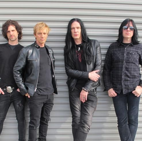 TOQUE - kanadai rock-klasszikusok feldolgozásaival teli albumot adott ki a Slash-banda két tagja alkotta projekt