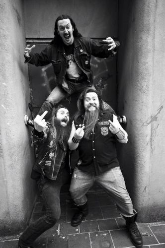RABID BITCH OF THE NORTH - bejelentette debütáló albumát a belfasti metal-trió