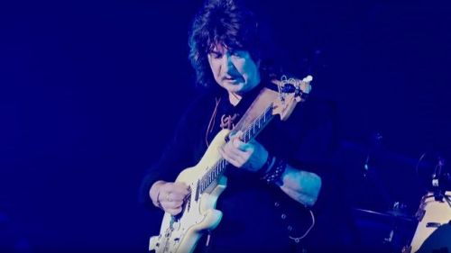 'The Storm' című kislemezzel jelentkezett a Ritchie Blackmore-féle RAINBOW