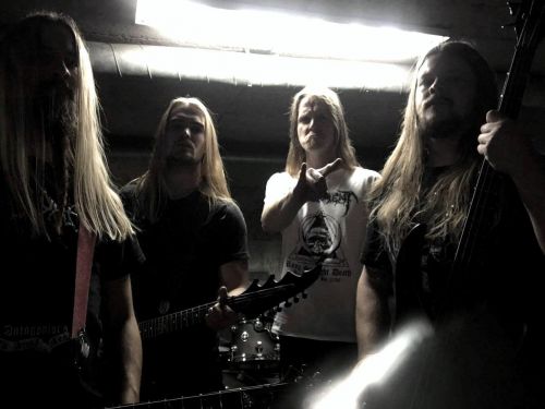 DESOLATOR - 7 év után új nagylemezt rögzített a svéd old-school death metal csapat; itt vannak az első új dalok!