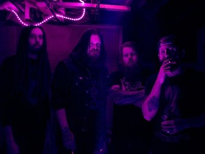 Hallgasd végig a SHROUD OF VULTURE debütáló, 'Upon a Throne of Jackals' című albumát!