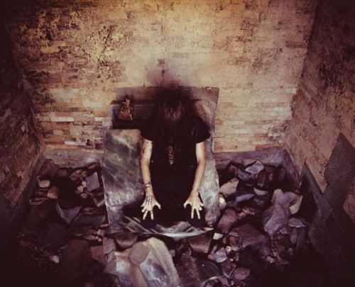 Hallgasd végig a folk-black metalista ALEYNMORD zenekar debütáló, 'The Blinding Light' című albumát!