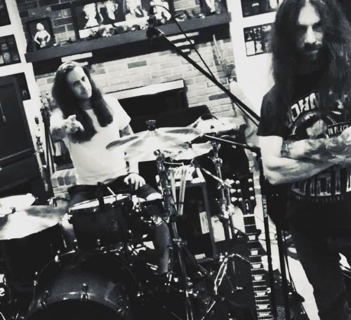 THEM DAMN KINGS - itt a New Jersey-beli hard rock-duó bemutatkozó dala, a 'Throw It Away'!