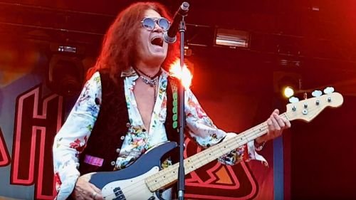 Glenn Hughes énekel a PHENOMENA új válogatás-albumán, ami digitálisan és CD-n is megjelent