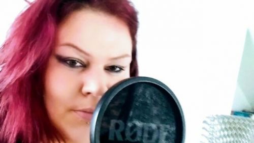 TORN BETWEEN TWO WORLDS - itt a második dal Sarah Jezebel Deva új bandájától: 'All Eyes On Me'!