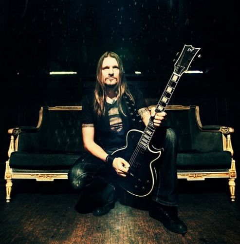 Bemutatta első albuma új videoklipes dalát az Amorphis gitárosának szóló-projektje, a SILVER LAKE