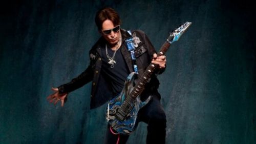 Steve Vai vendégeskedik a MANÁ-gitáros Sergio Vallín új szólólemezén - hallgasd meg a 'Microsinfonia' című számot!