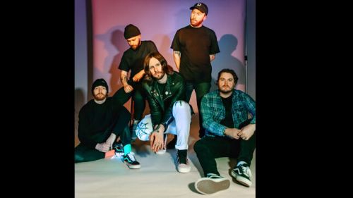 'You Are All You Need' című single-dalt és videót osztott meg a WHILE SHE SLEEPS - áprilisban érkezik az ötödik album, a 'Sleeps Society'