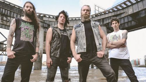 A Saxon gitárosa, Paul Quinn vendégeskedik a PRIMITAI új dalában - itt a 'Put To The Sword' premiere!