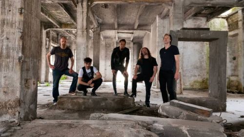 Itt a Göran Edmannal felálló HEADLESS zenekar új videoklipes száma, a 'Misdirection'!