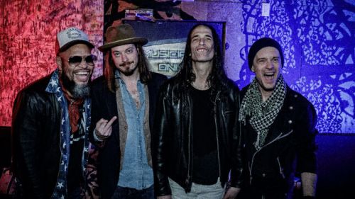 PSSR - itt a Frank Ferrer (Guns N’ Roses) dobossal felálló banda új dala, a 'She's All Right'!