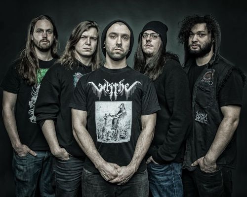 Bemutatta új albuma, a 'No Center' címadó dalát a GRAVESLAVE együttes