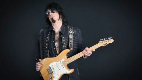 13. szólólemezét adja ki Joe Stump 