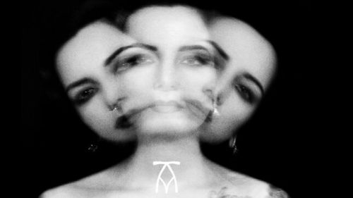 Dal- és klip-premier: TOLOACHE - 'Watching Close'