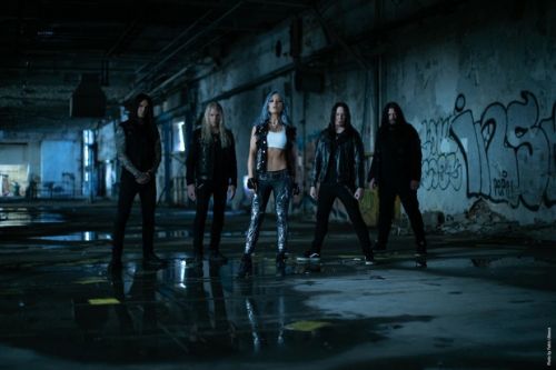 ARCH ENEMY - itt az új klipes szám a 'Deceivers' albumról: 'In The Eye Of The Storm'!