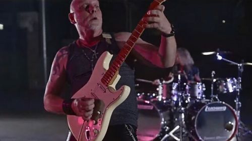 Új albummal készült Michael Schinkel bandája, az ETERNAL FLAME - itt a 'Rage' című klipes dal!
