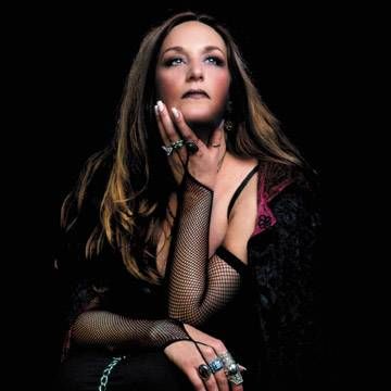 Megjelent az új LANA LANE album - itt a 'Far From Home' című videoklip!