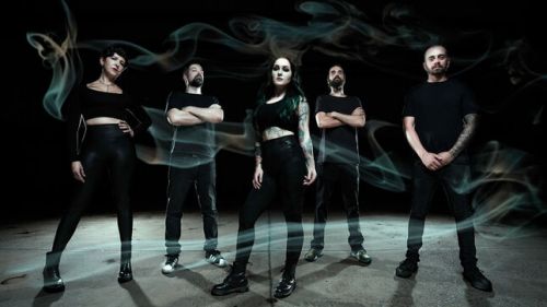 Júliusban megjelenik a debütáló BLACKWATER DROWNING album - itt az új klip!