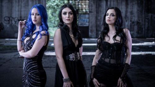 THE ERINYES - megjelent a három énekesnővel felálló banda első nagylemeze; itt a teljes stream!