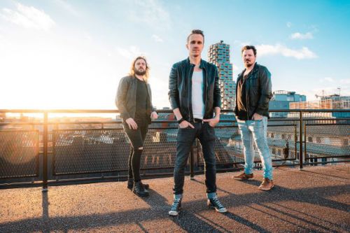 GRAND - októberben jelenik meg a svéd AOR-trió debüt-albuma; itt a 'Caroline' című single!