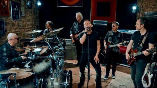 4 CD-s antológiát jelentett be az egykori Whitesnake / Black Sabbath / Magnum tagok alkotta all-star hard rock banda, a SNAKECHARMER