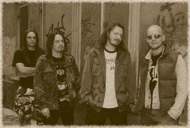 Bejelentette 13 éven belüli első albumát a RUNAMOK - itt az új single, a 'The Hex'!