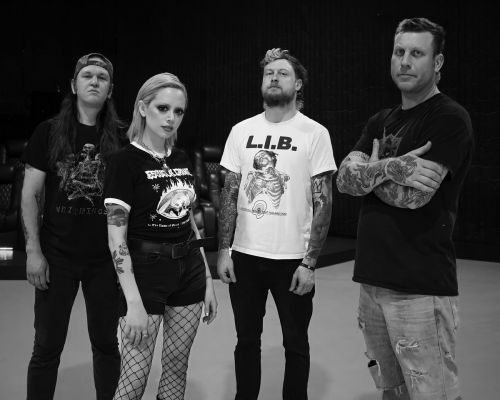 Itt a CAPRA új single-dala, a Human Commodity - októberben jelenik meg az új album, az 'Errors'!