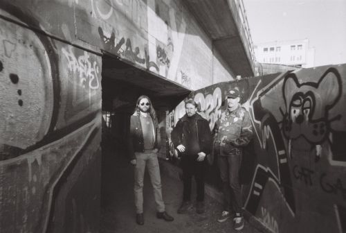 Hallgasd végig a norvég FLIGHT együttes harmadik, 'Echoes of Journeys Past' című albumát!
