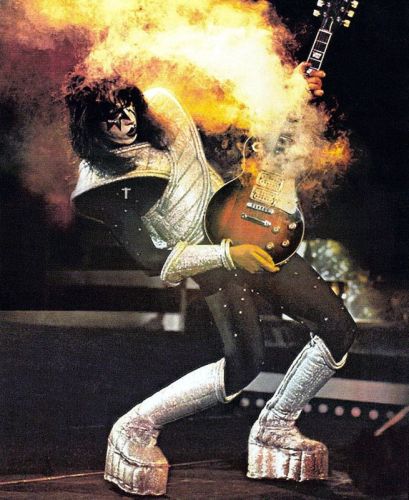 Elhunyt Ace Frehley